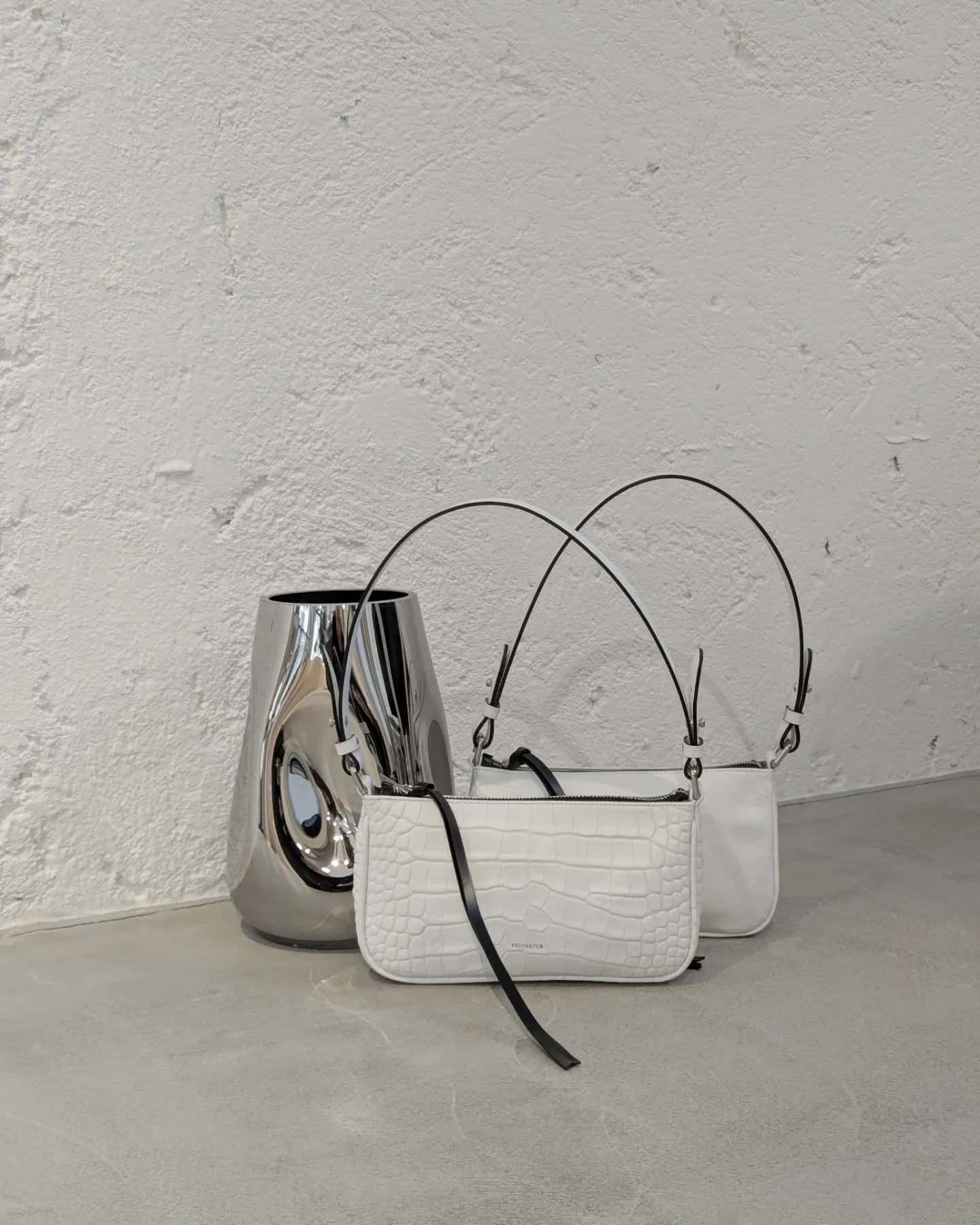 Spring calls for white bags
#isabag #profanterbags