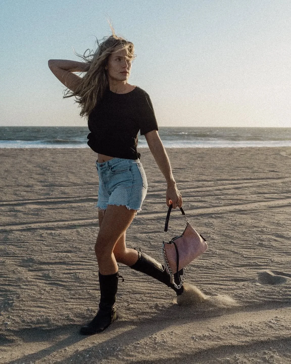 SPRING SUMMER 26 
@oberrauchsophie WITH OUR TESSA BAG 
PHOTOGRAPHED BY @lorenzklapferfilm 
MAY 2025
LOS ANGELES 

#ProfanterSS26 #profanterbags