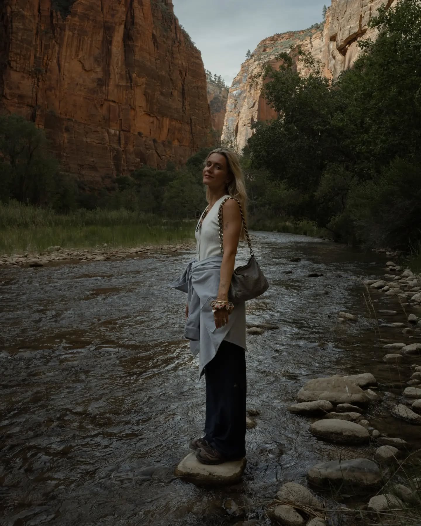 Escaping the city with our iconic Sveja bag styled by amazing @fiorenadia 
#ProfanterBagGirl #svejabag #profanterbags