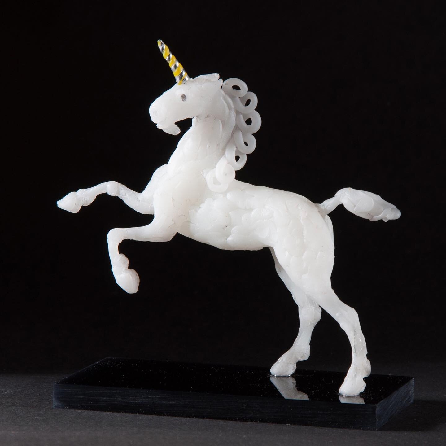 Unicorn Sculpture! I have just put up a pair of unicorns on my website - you can check them out via the product tag. I&rsquo;m really pleased with them, I think they&rsquo;re lovely &amp; fresh. Thanks for looking. x

#bathlifemagazine #creativebath 