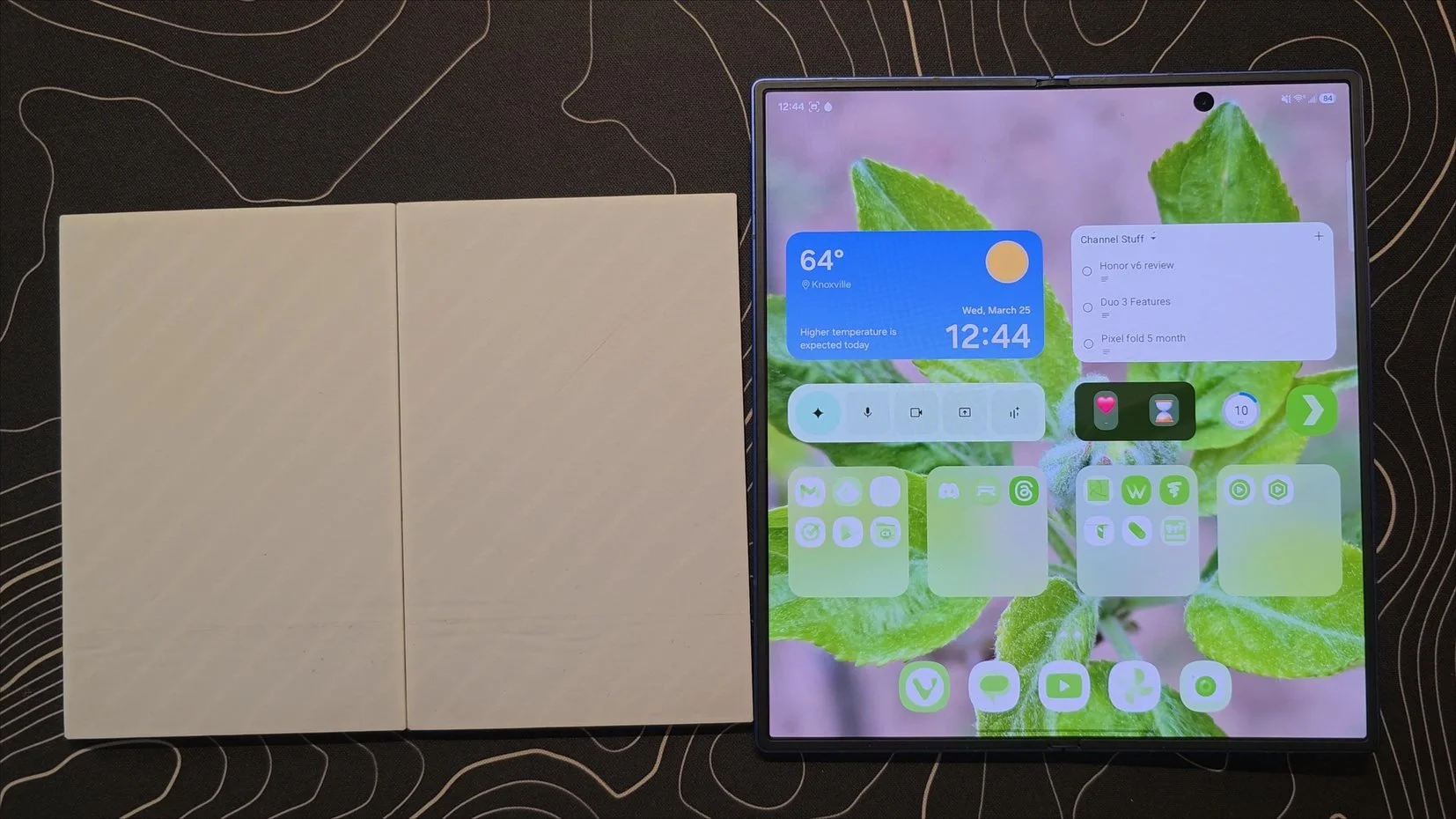 Wide Galaxy Z Fold 8 Size Comparison.mp4_20260325_130426.474.jpg