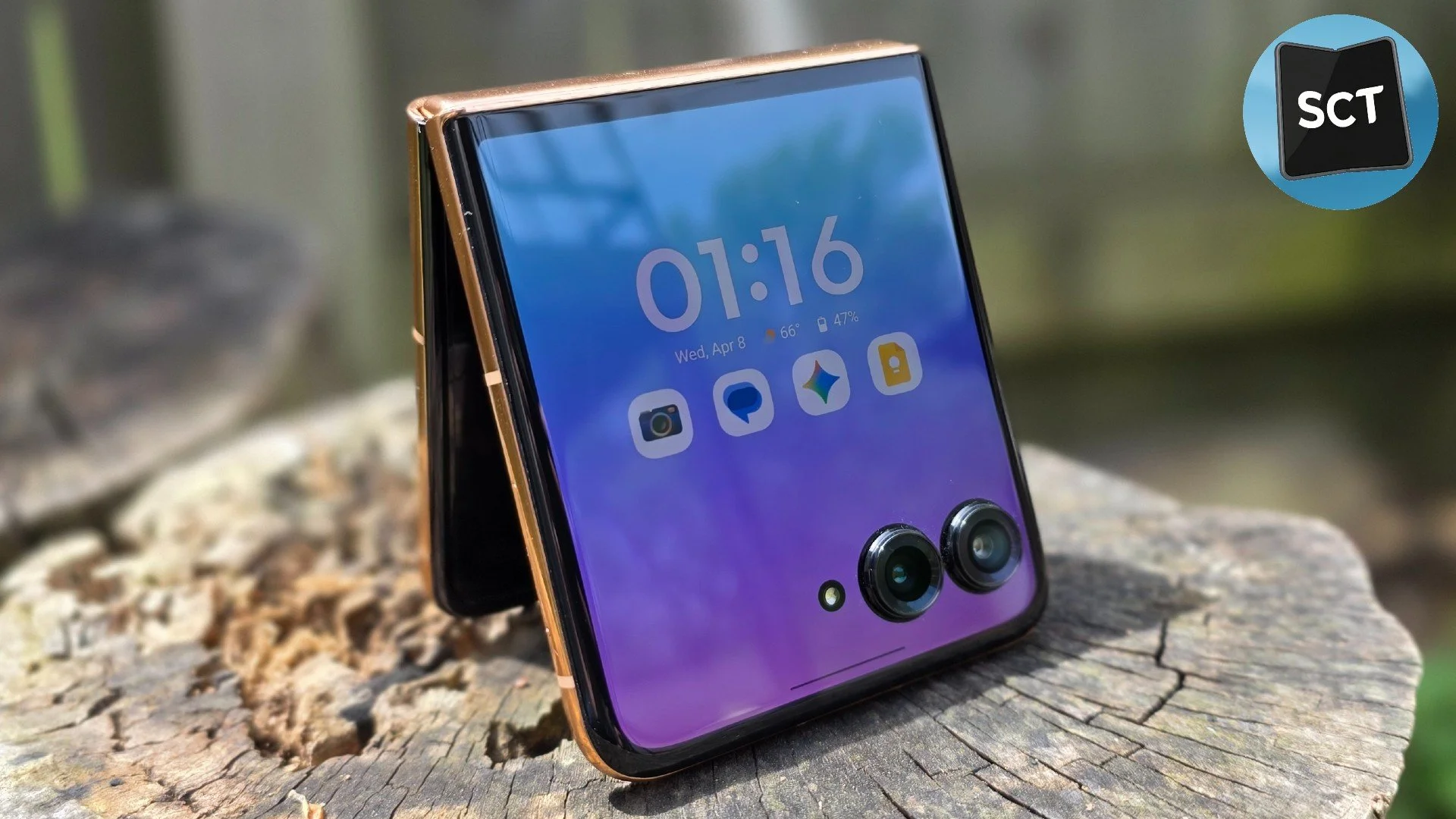 I Finally Tried a Flip Phone (Moto Razr Plus 2025)