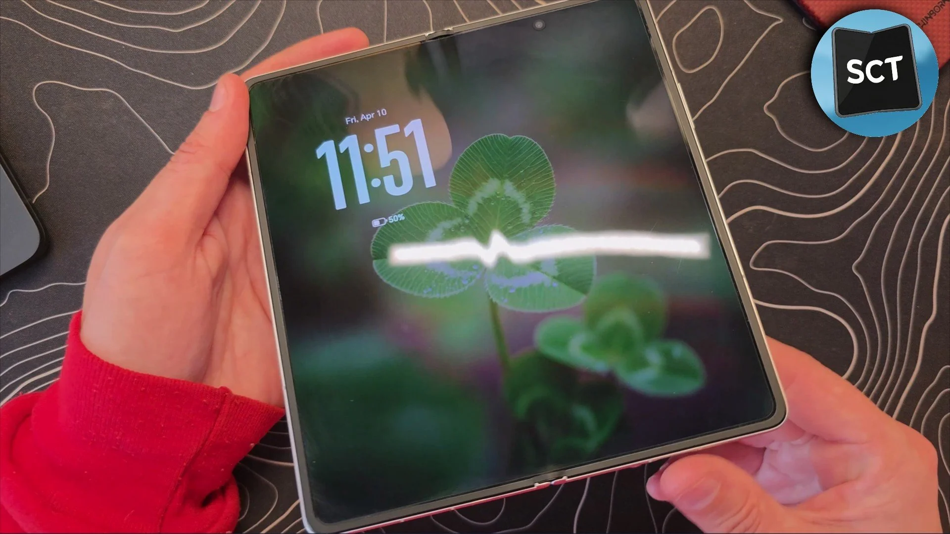 Comparing the Honor Magic V6 Crease