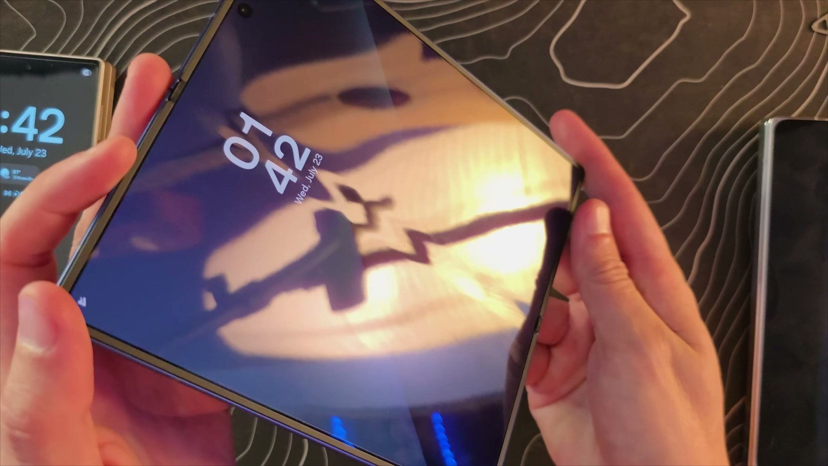 Galaxy Z Fold 7 Unboxing and First Impressions [oY0bOC9_jo4].webm_20260713_075104.499.jpg