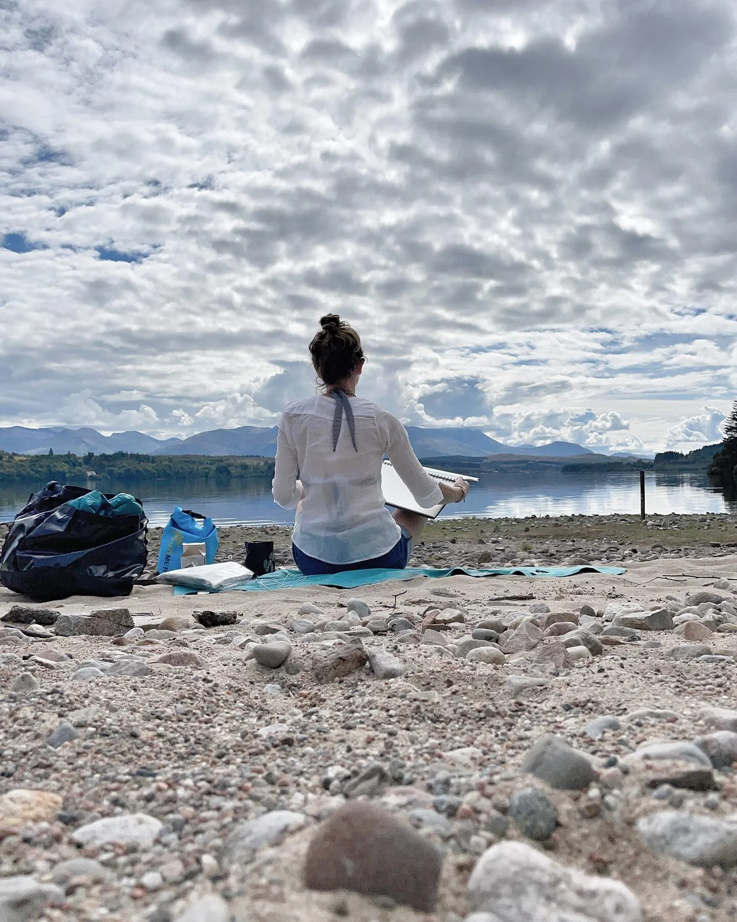 Outside studio, creative vibes by the water 💗

Swimming bliss! Love creating, let the work come through&hellip;&hellip;..