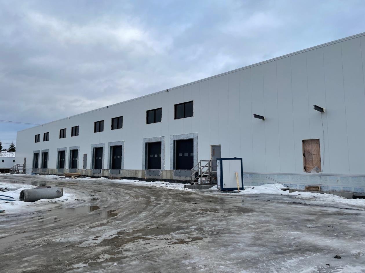 1643-1645-1647 rue des Riveurs, Lévis, G6Y 0C2. 
Phase 2 : 50 000 pieds carrés disponible à partir du 1er février 2022. 
Phase 3: 50 000 pieds carrés disponible à partir du 1er avril 2022. 
Phase 4: 50 000 pieds carrés disponible à partir du 1er juil