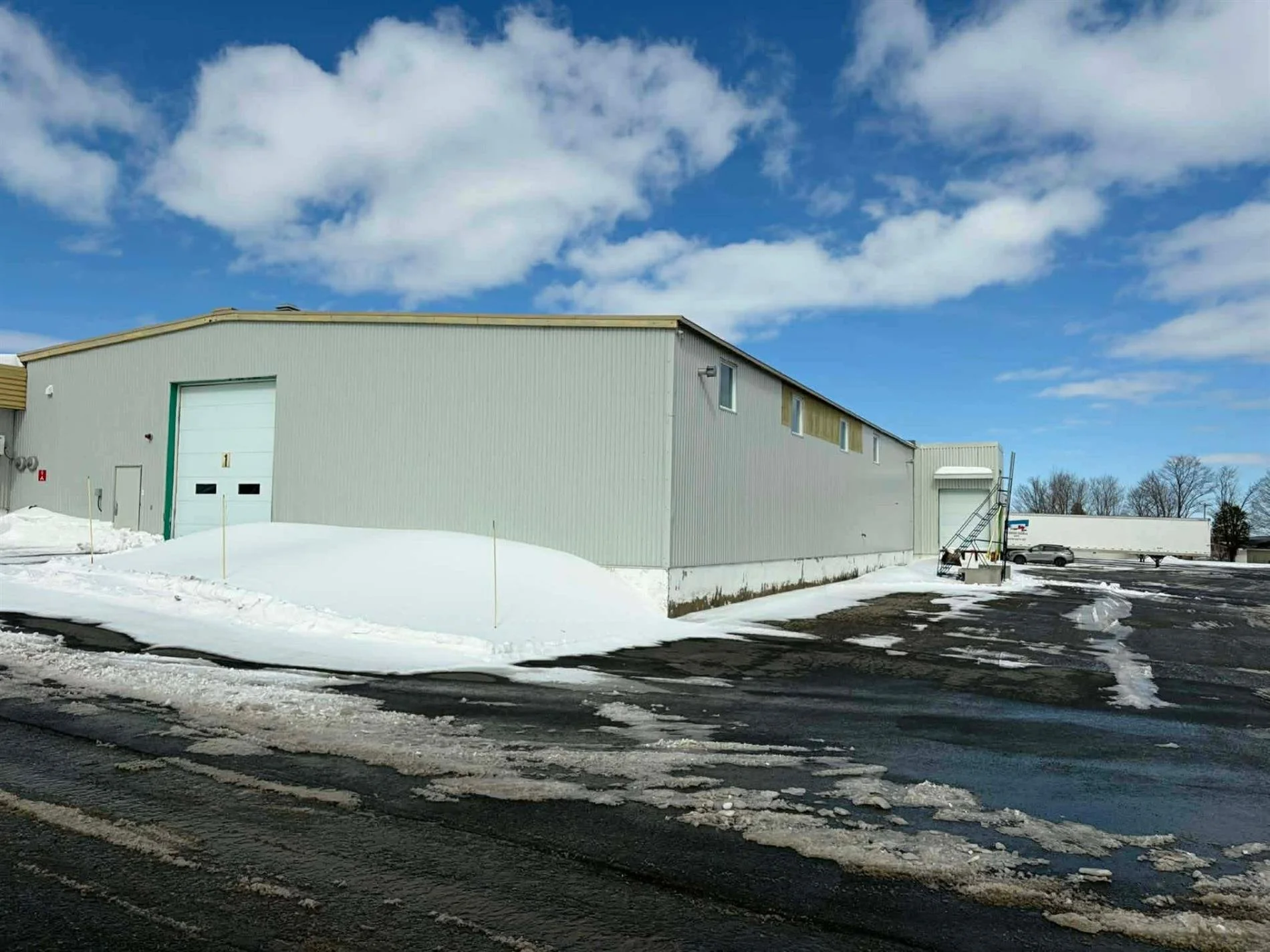 6 Rue St-Thomas, local B, Saint-Charles-de-Bellechasse, Chaudière-Appalaches
près de Av. Royale À LOUER

Espace industriel situé à 15 kilomètres de Lévis à moitié prix d'un espace à Lévis! Prix incluant frais communs. Divers locaux disponible totalis