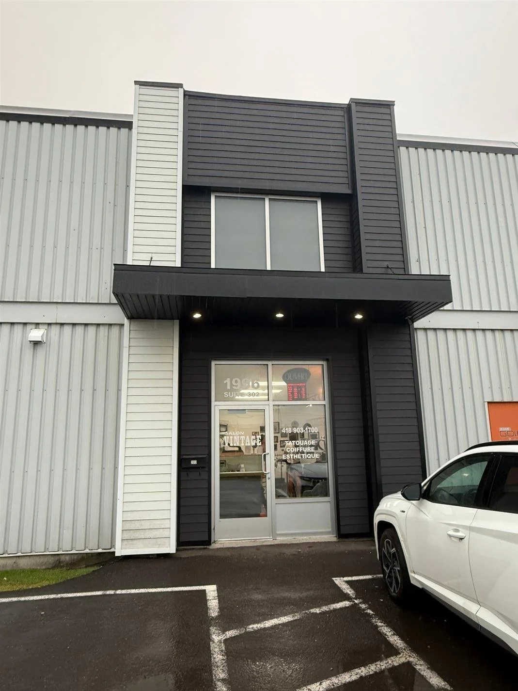 1996 3e Rue, Lévis (Les Chutes-de-la-Chaudière-Est), Chaudière-Appalaches À LOUER

Local aménagé en salon de coiffure + 3 bureaux fermés pour soins. Plusieurs sorties de plomberie. Visibilité directement en façade de Taniata avec possibilité d'affich