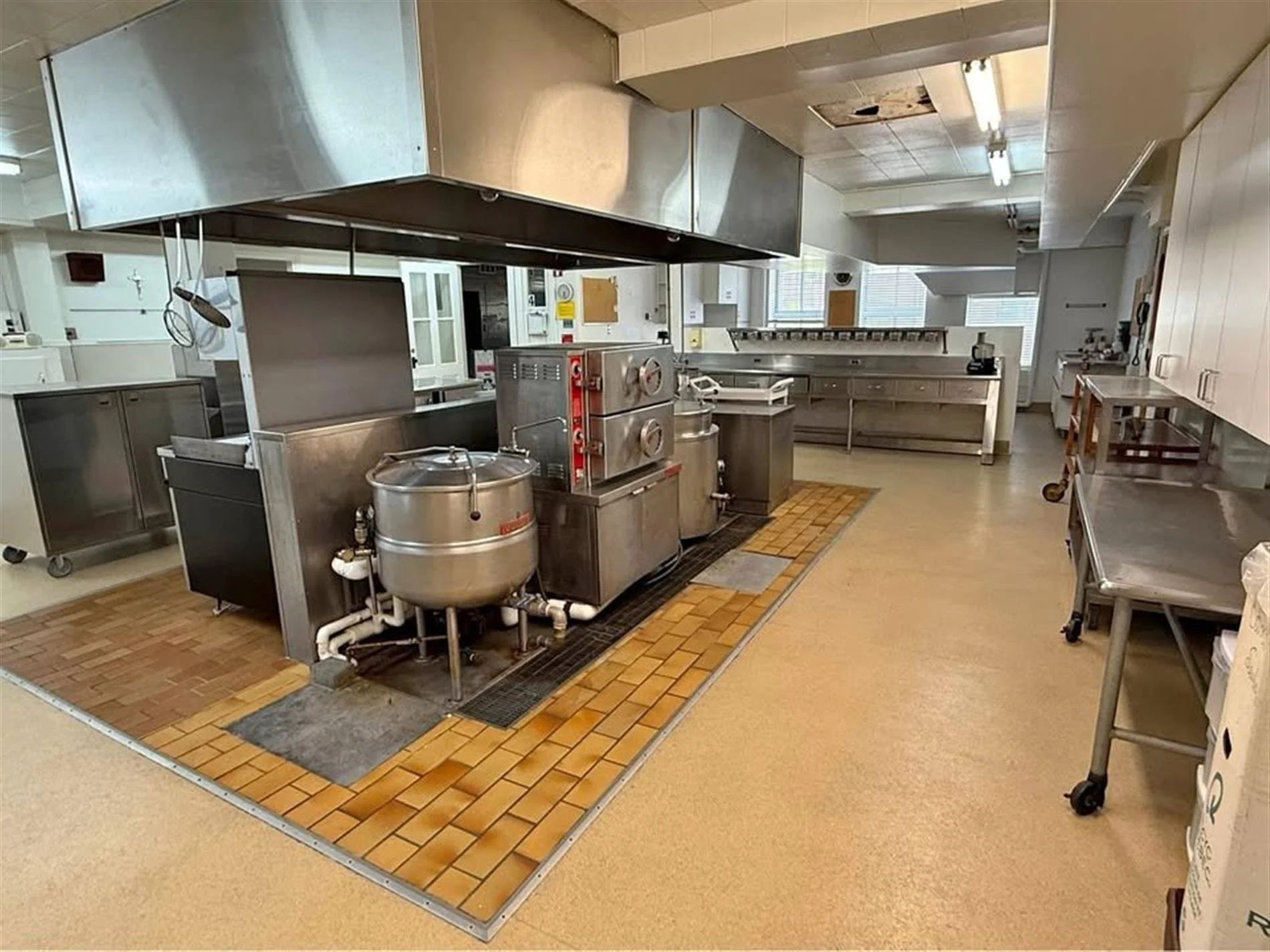 6670 Rue St-Louis-de-France, local 105, Lévis (Desjardins), Chaudière-Appalaches
près de Rue Saint-Omer À LOUER

Espace de cuisine tout équipé à louer. Idéal pour traiteur ou cuisine de production. 3000$ par mois. Possibilité de joindre une salle à m