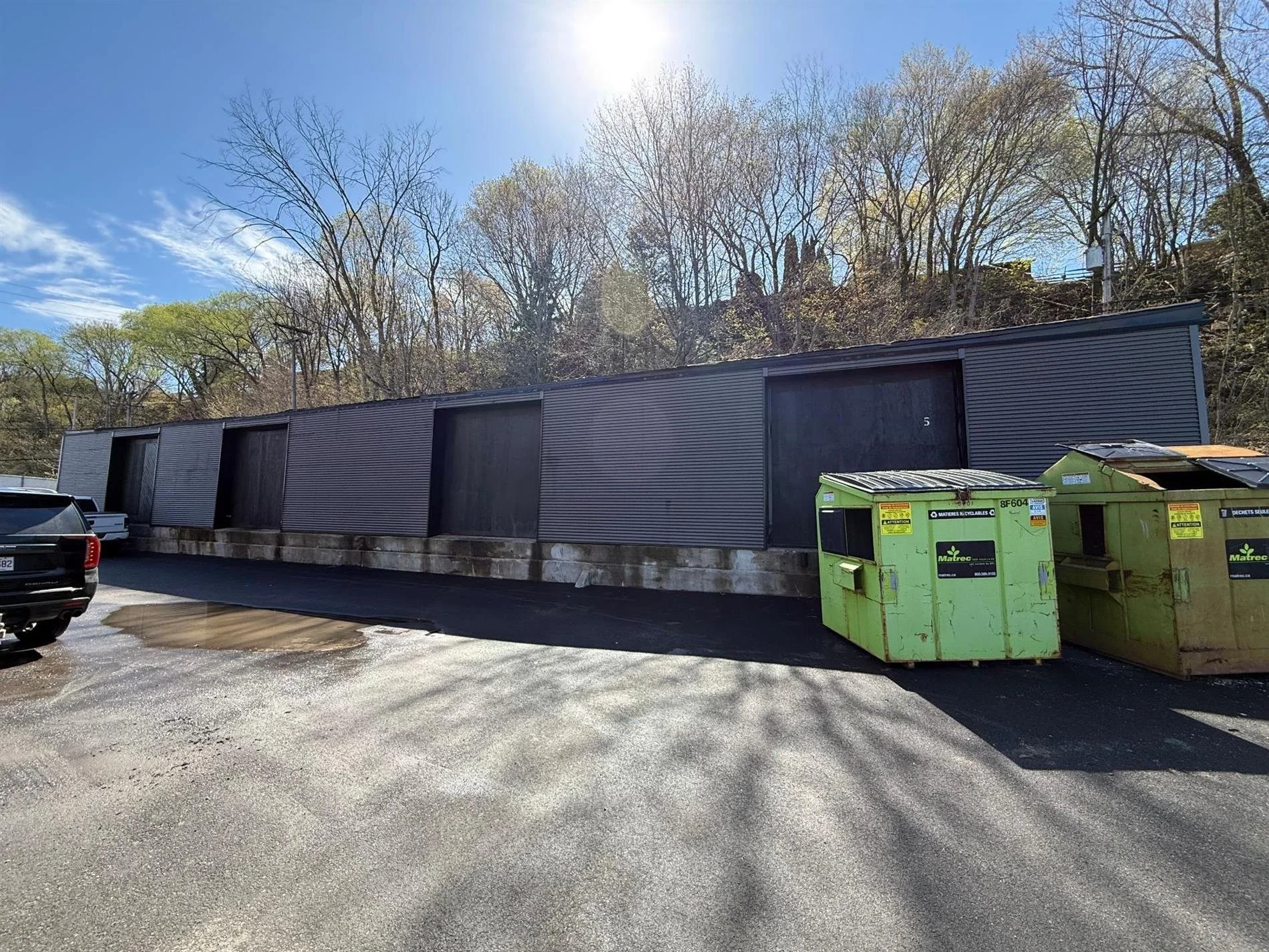 2071-2075 Av. Branly, local A, Québec (Sainte-Foy/Sillery/Cap-Rouge), Capitale-Nationale À LOUER

Espace entreposage à louer. Bâtiment indépendant 110'X31'. Non chauffé, non isolé. Possible de le faire pour un bail à long terme. Emplacement central. 