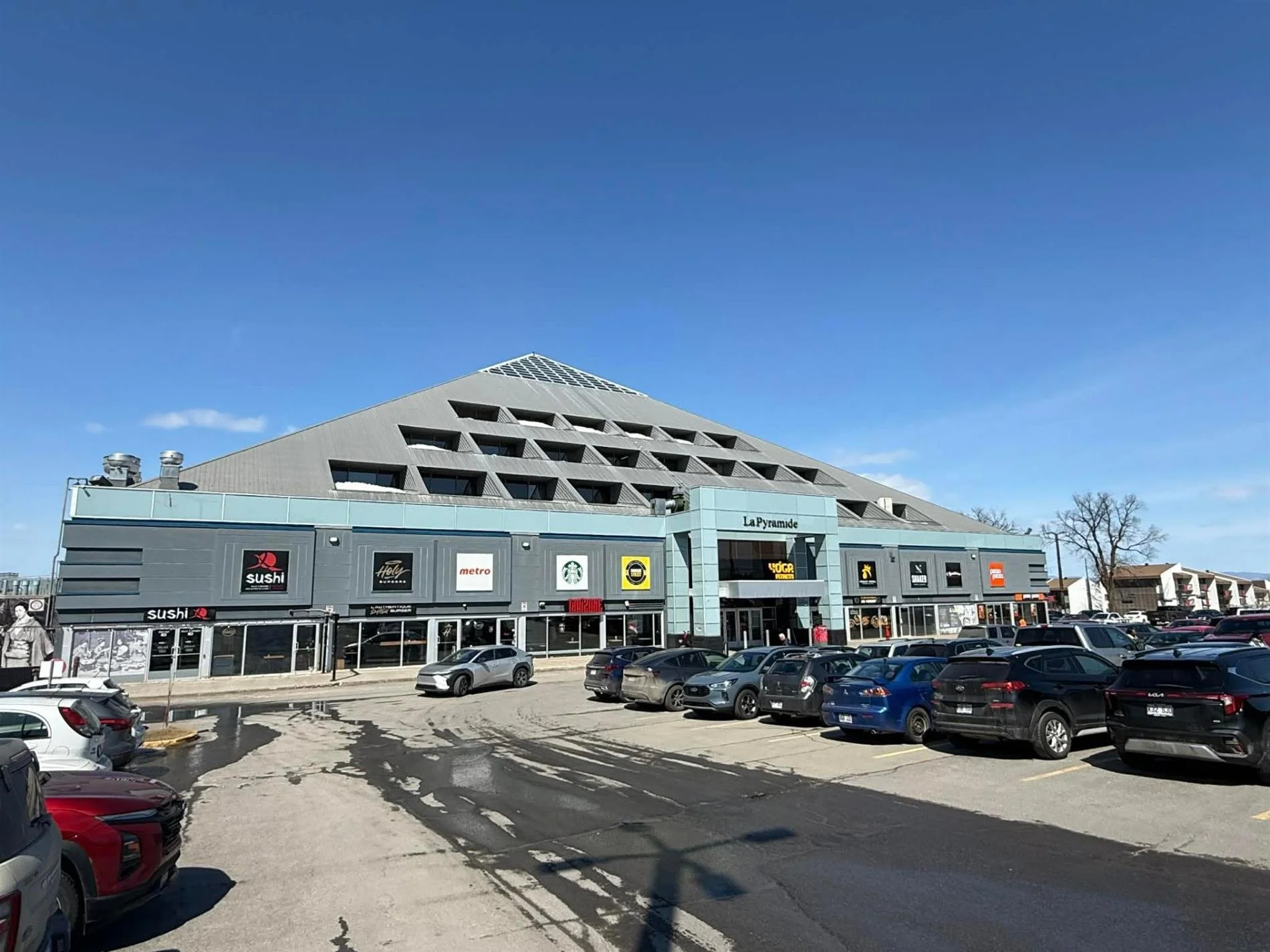 2360 Ch. Ste-Foy, local C, Québec (Sainte-Foy/Sillery/Cap-Rouge), Capitale-Nationale
près de Av. Néréé-Tremblay À LOUER

Local à louer à l'intérieur de la Pyramide Sainte-Foy. 600 pieds carrés au RDC avec forte visibilité à l'intérieur du mail. Ce lo