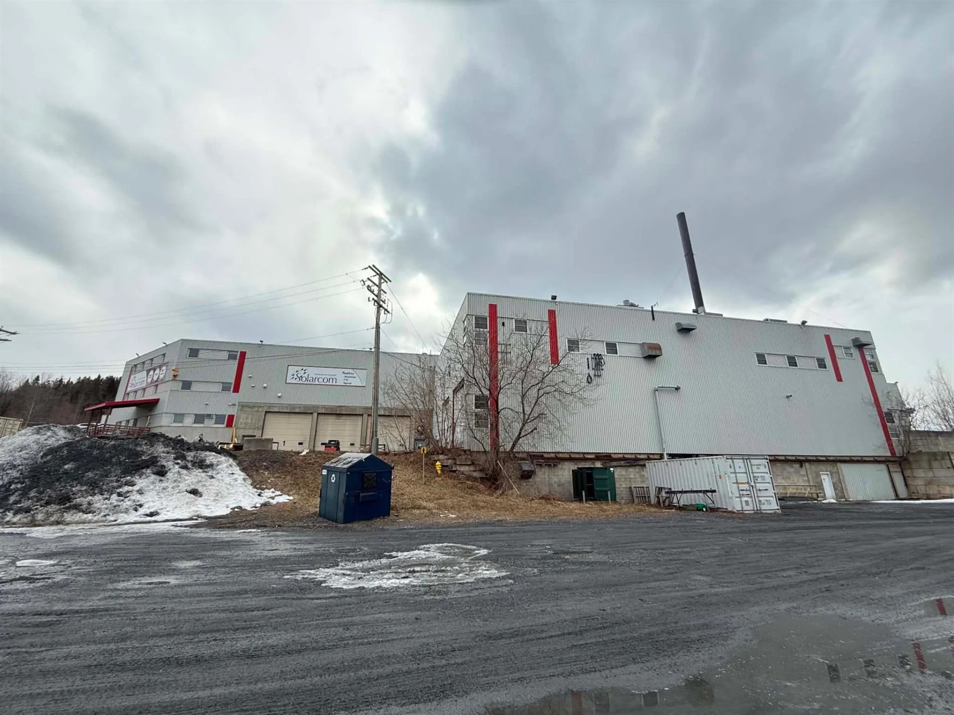 202 12e Avenue, Beauceville, Chaudière-Appalaches À LOUER

Espaces industriels à louer à partir de 20 000 pieds carrés jusqu'à 50 200 pieds carrés contiguës. Possibilité d'ajouter d'autres espaces dans un bâtiment secondaire sur le même terrain. Pont
