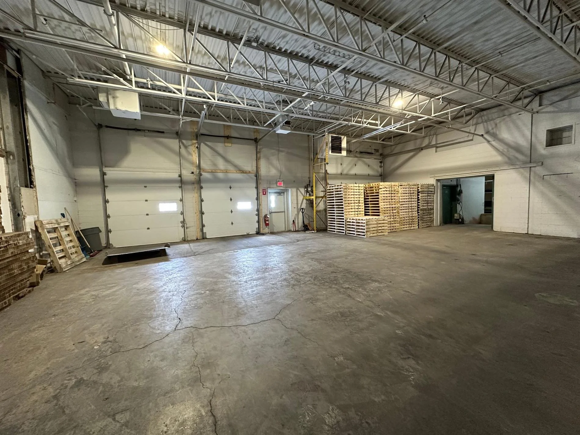 6 Rue St-Thomas, local A, Saint-Charles-de-Bellechasse, Chaudière-Appalaches À LOUER

Espace industriel situé à 15 minutes de Lévis à moitié prix d'un espace à Lévis! Prix incluant frais communs. Divers locaux disponible de 800 à 12 000 pieds carrés.