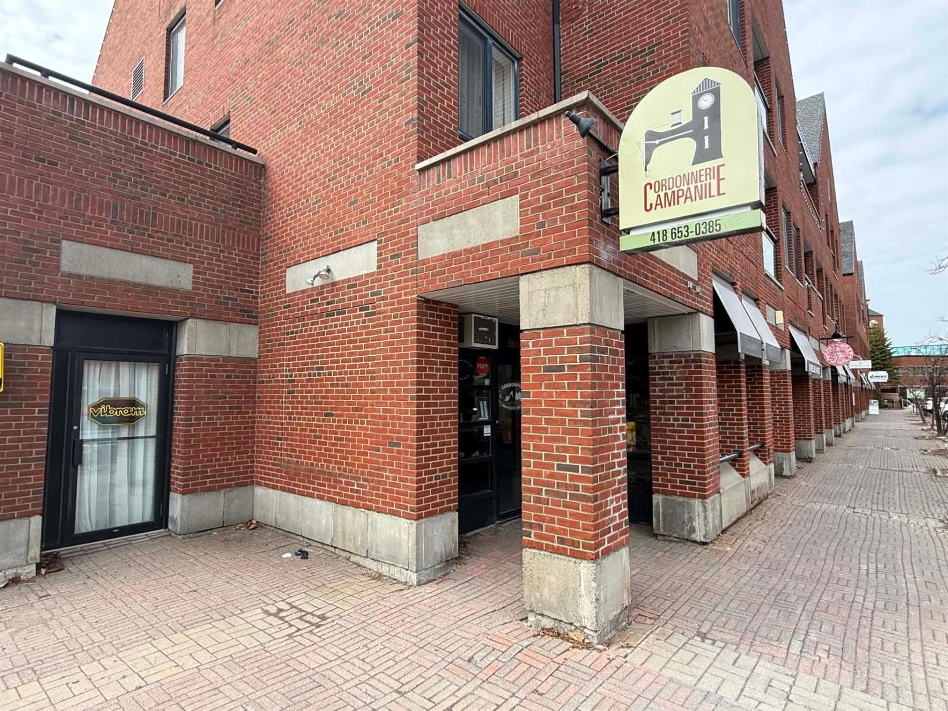 3641 Rue du Campanile, Québec (Sainte-Foy/Sillery/Cap-Rouge), Capitale-Nationale
près de Rue Grandjean À LOUER

Local de 458 pieds carrés situé au rez-de-chaussée avec entrée extérieure directe.