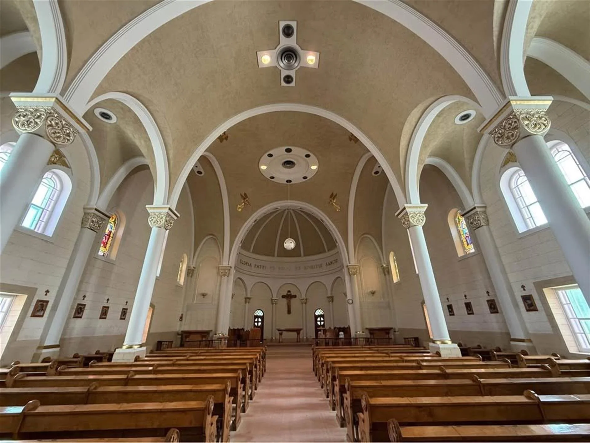 6670 Rue St-Louis-de-France, local 101, Lévis (Desjardins), Chaudière-Appalaches
près de Rue Saint-Omer À LOUER

Majestueuse chapelle à louer. L'endroit a été désacralisé. Idéal pour compagnie événementielle ou autre avec 280 places assises. Location