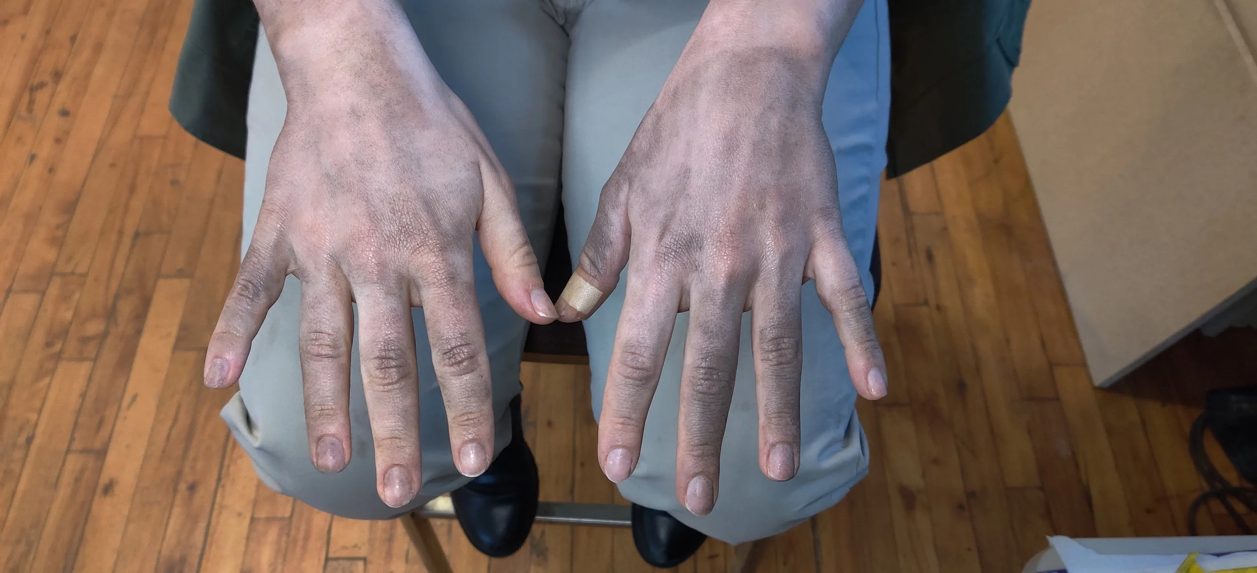 FX dirt application on hands