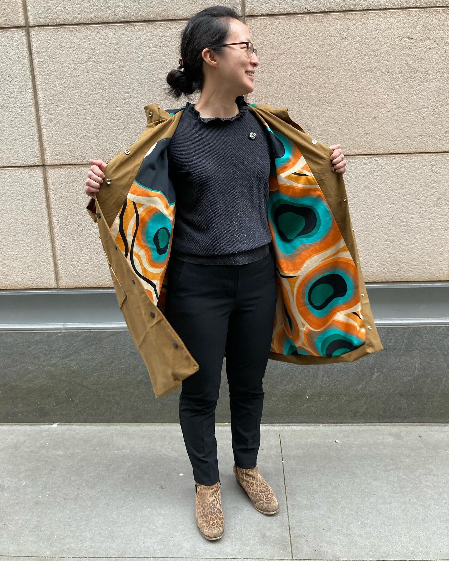 Here&rsquo;s a raincoat that I made in the spring! The sewing pattern is the Seamwork Lou raincoat. 

I wanted to sew an oversized raincoat to wear over chunky sweaters. I like to knit my own sweaters, but I still can&rsquo;t figure out knitting gaug