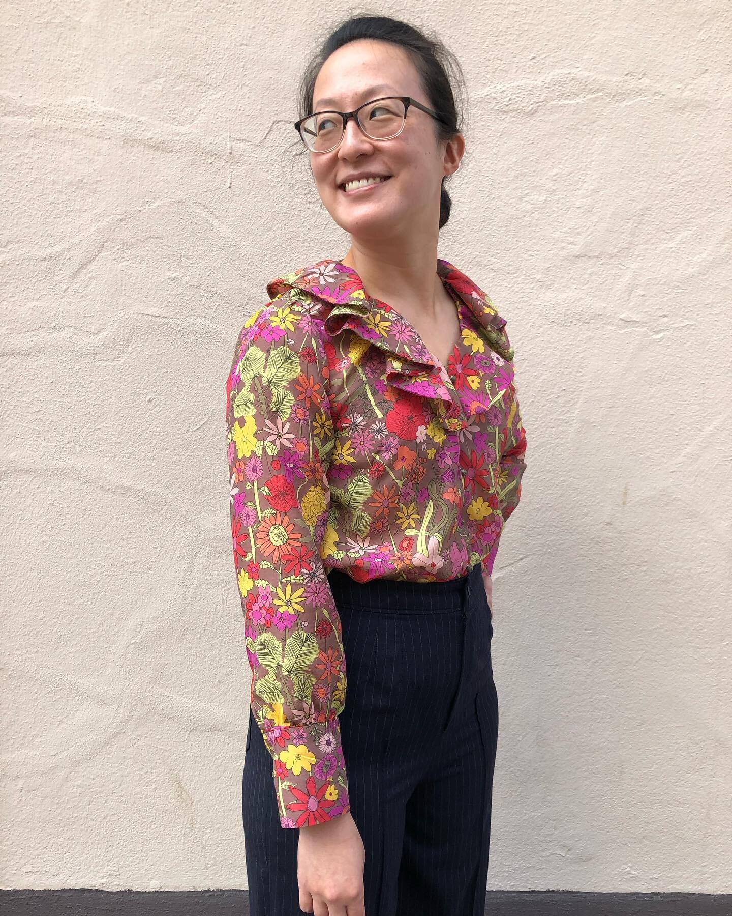Here&rsquo;s a blouse I made! It&rsquo;s the Seamwork Danielle pattern. The fabric is a cotton/silk voile from Mood Fabrics. I made a size 8 and used brown shank buttons from my vintage button stash. 

#seamworkdanielle #seamwork