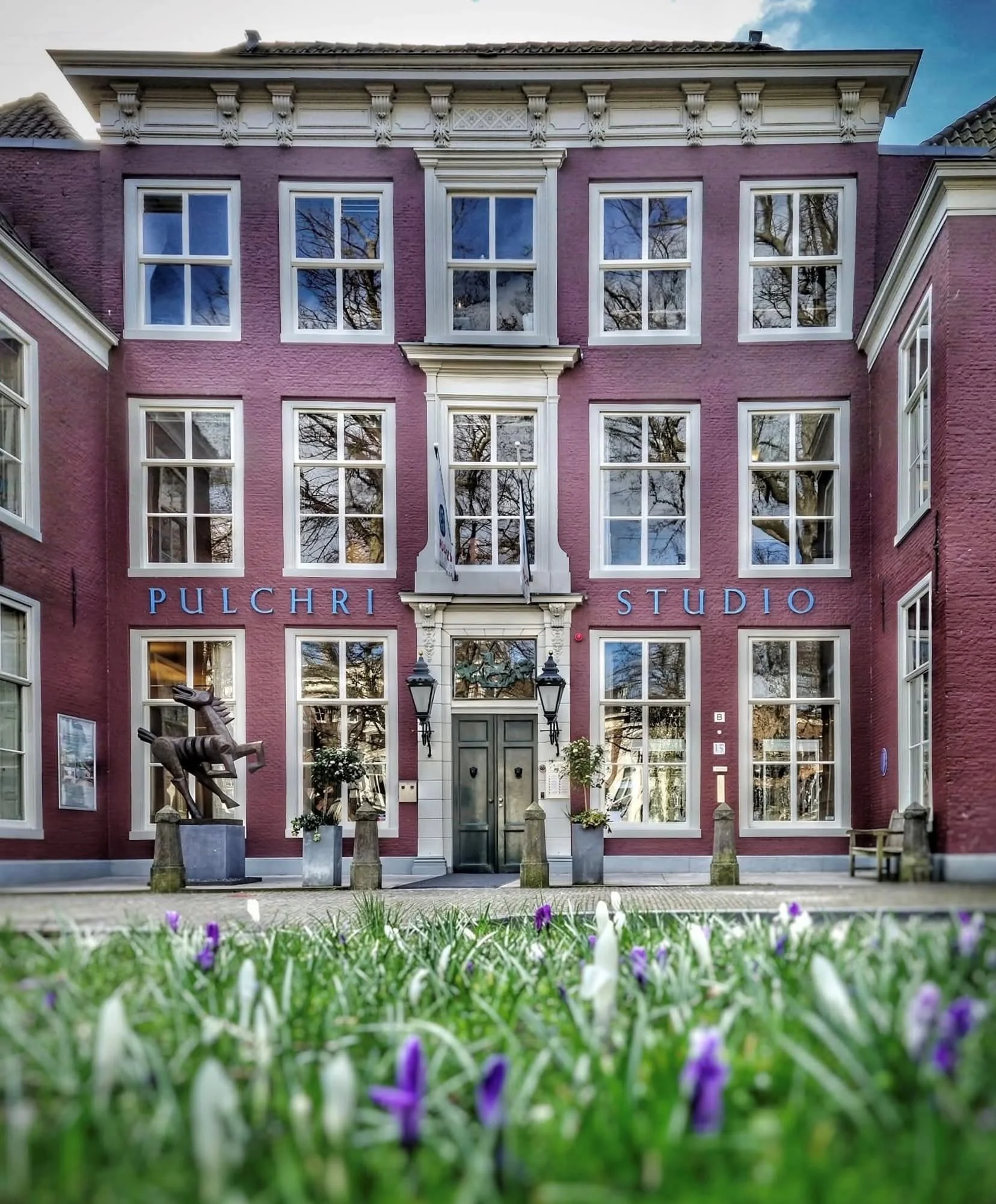 Hamilton Gallery’s exhibition, Carrying the Songs