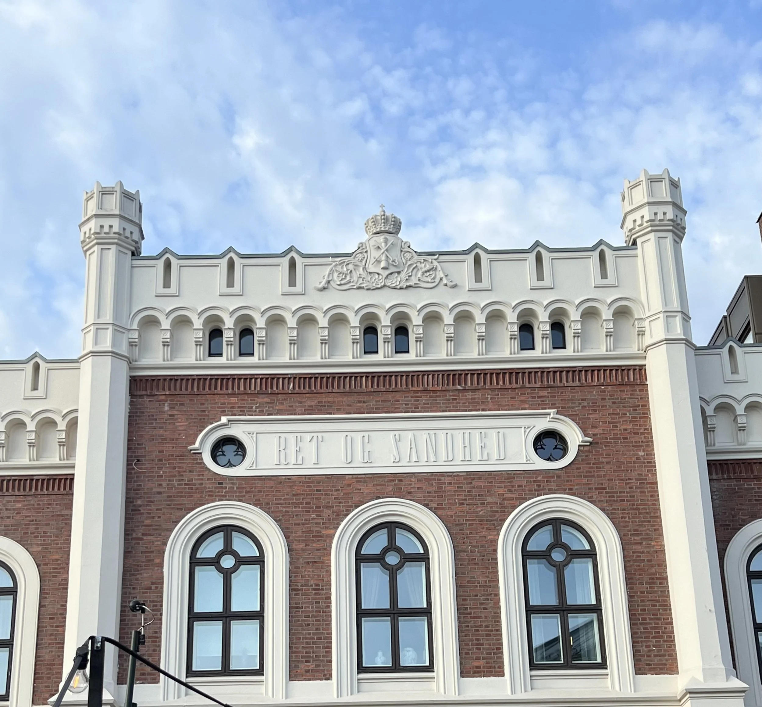 Vedtatt bedre grunnlovsvern for domstolene