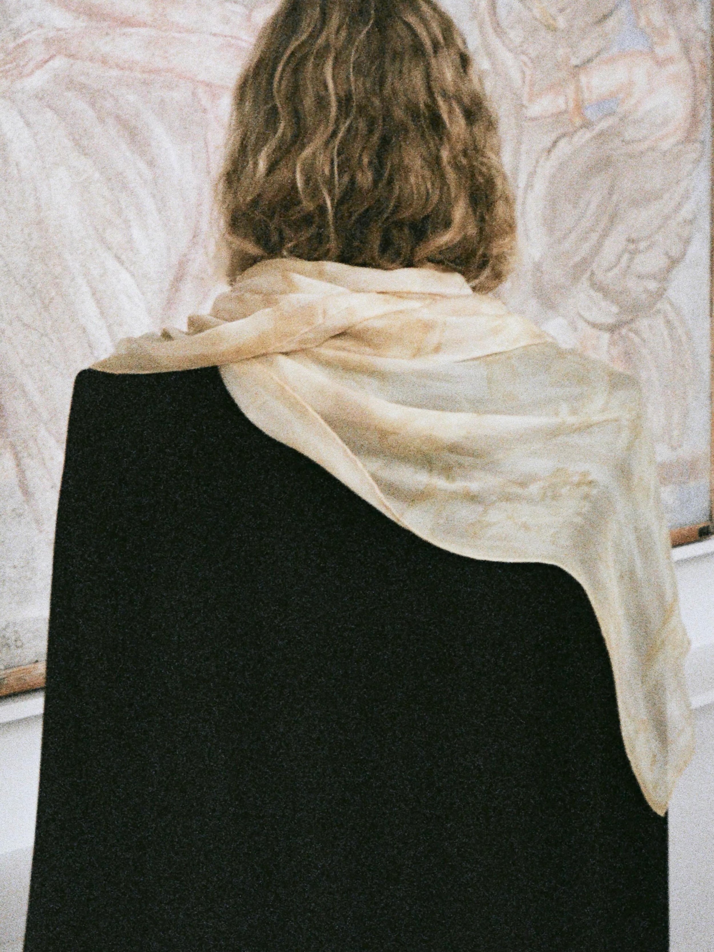 Anne-Sofie

in 1990s giorgio armani printed silk scarf and 1980s max mara coat