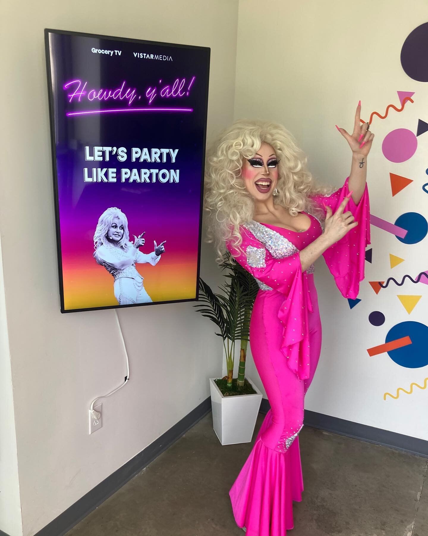 SXSW brings so many cute and creative gigs! We love going next level with event innovators and bringing the ⭐️ EXTRA ⭐️
⠀⠀⠀⠀⠀⠀⠀⠀⠀
 #extragrams #dragqueenentertainment #dragqueentelegrams #austintx #atx #austinevents #dragtelegrams #austindrag #austin