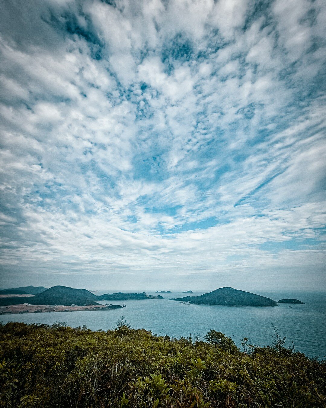 \\ HONG KONG SERIES
&ldquo;... everyone knew that all islands were worlds unto themselves, that to come to an island was to come to another world.&rdquo;
― Guy Gavriel Kay
.
.
.
.
.
.
.
.
#vancouverphotographer #vancouverphotographers #yvrphotographe