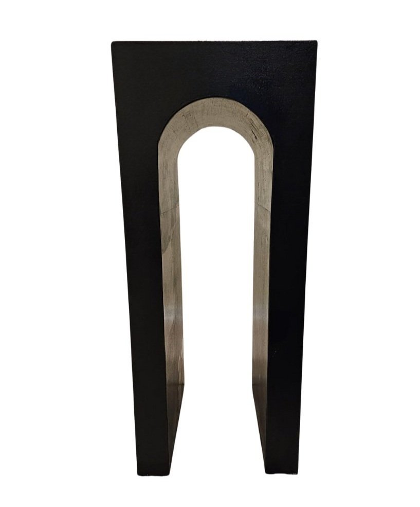 Black Cake Table