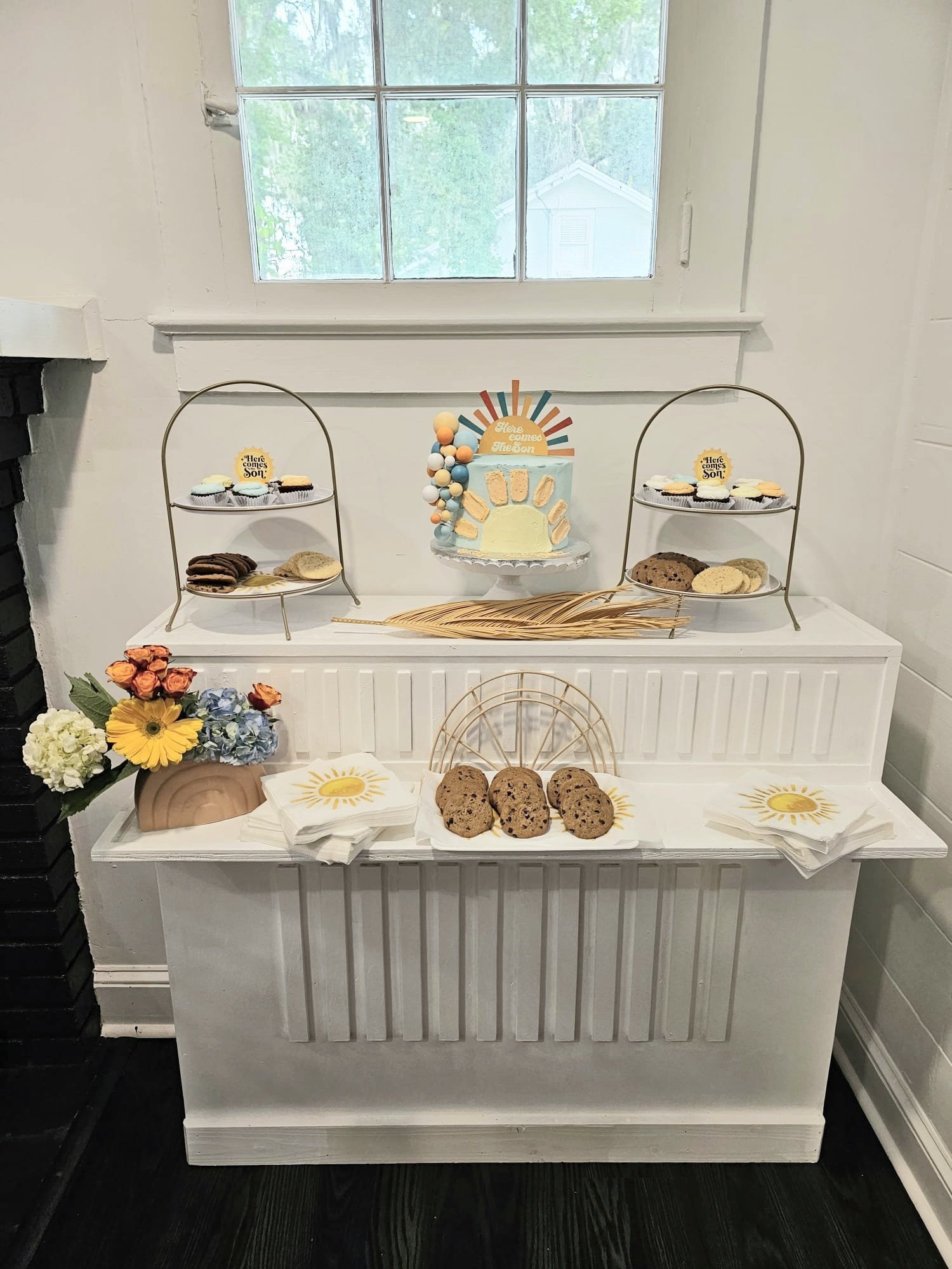 Maddox- shelf display-orlandoflowerwalls.com.jpg