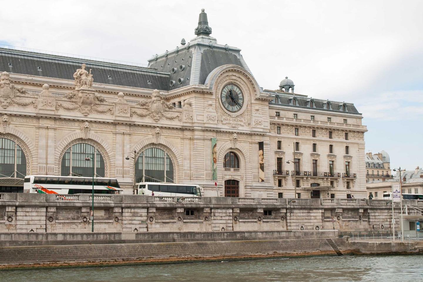 Paris&rsquo; 7th arrondissement is home to the Mus&eacute;e d&rsquo;Orsay, my favourite museum in Paris, so far. It&rsquo;s the home to many of the Impressionists painters that I love. It is located in a magnificent building, which was once  the Orl&