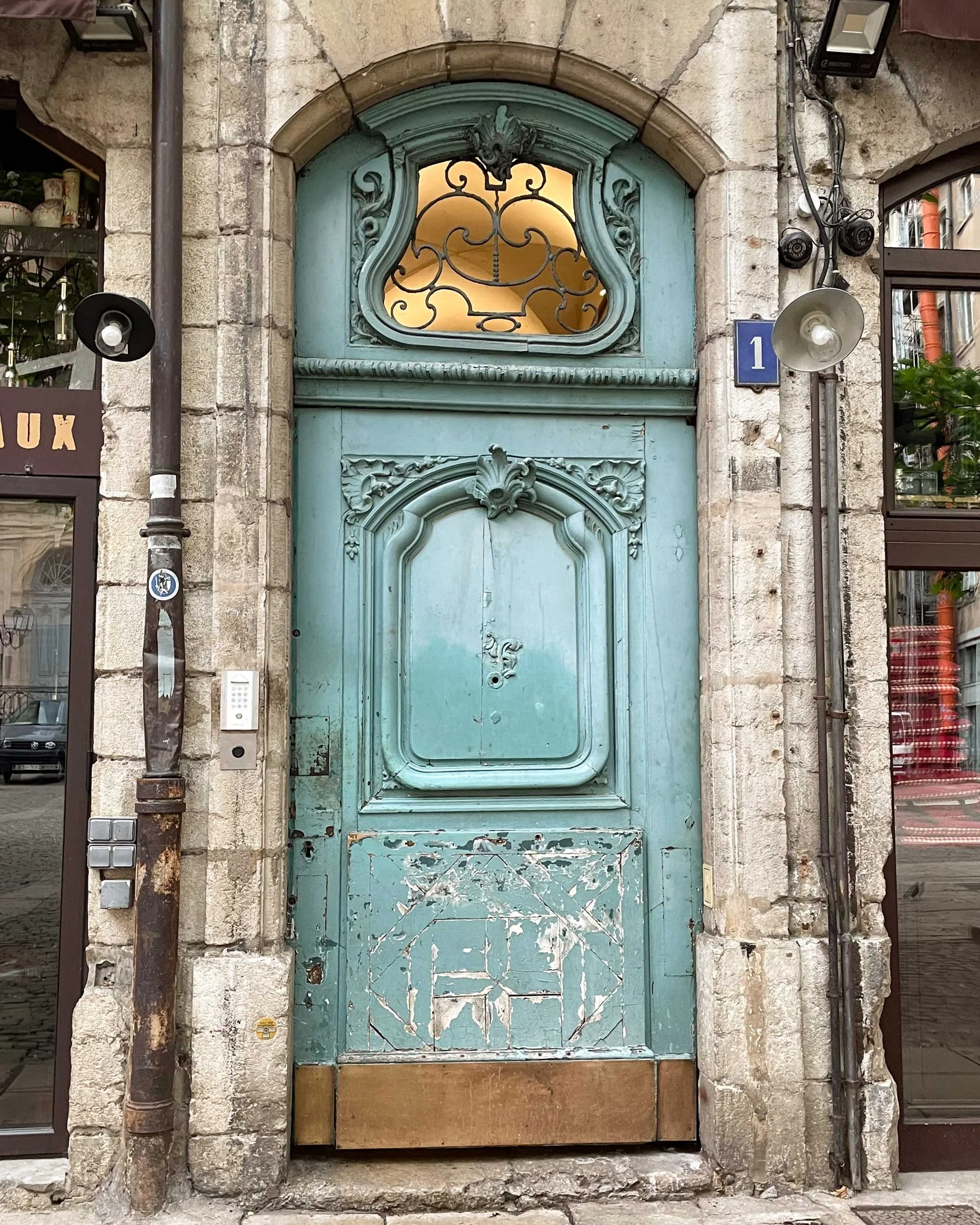Morning-Walk-Lyon-21.06.24-French-Views-Chris-Handel-Photographer-16-2796.jpg