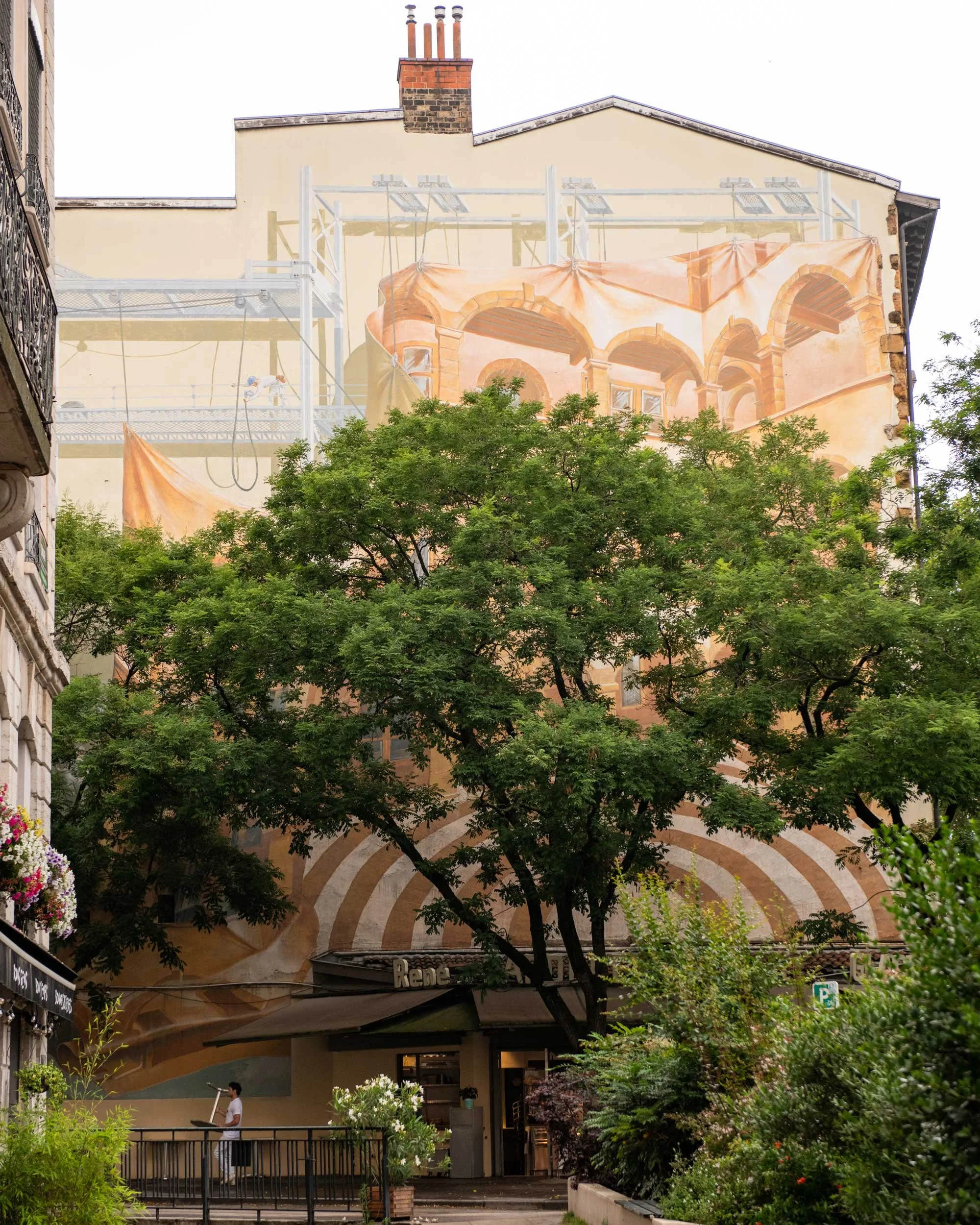Morning-Walk-Lyon-21.06.24-French-Views-Chris-Handel-Photographer-18-1377.jpg
