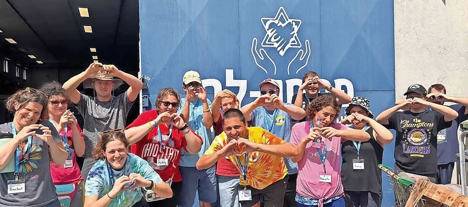 Disabled Adults Volunteer During Birthright Trip