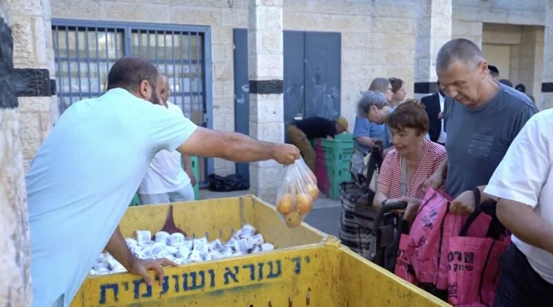 As war drags on and Passover approaches, Israeli food-aid nonprofit sees major jump in requests
