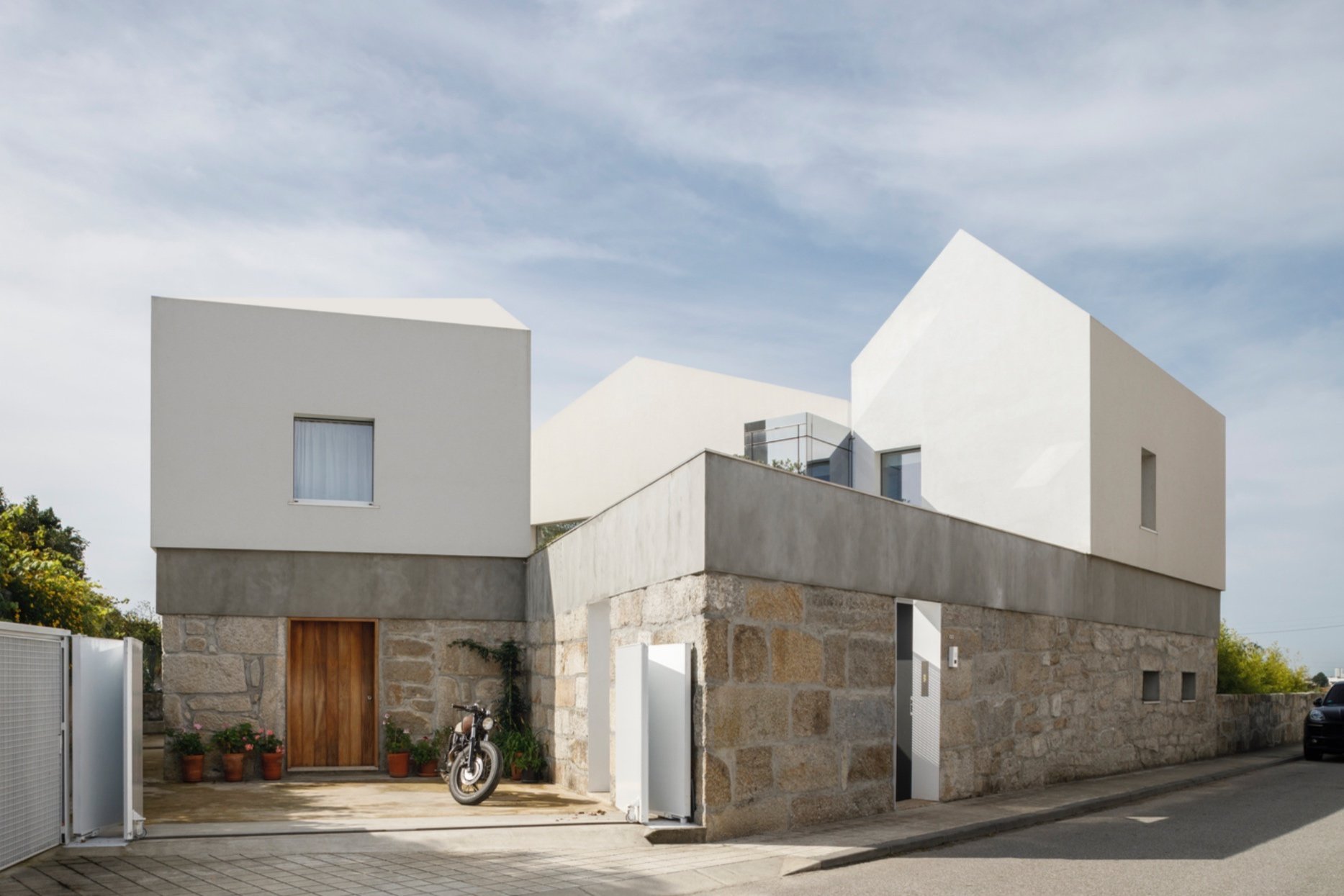 Rio House by PAULO MERLINI architects