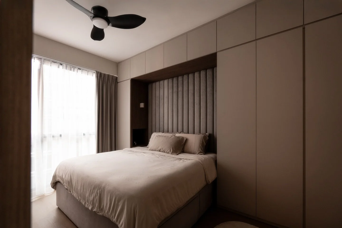 Keeping it warm and cozy for the master bedroom with minimal wood tones and a touch of customized fabric cushion bedhead. Simple yet purposeful cabinetry to blend both bedside needs and wardrobe functions together. 

For the study room, we combined t