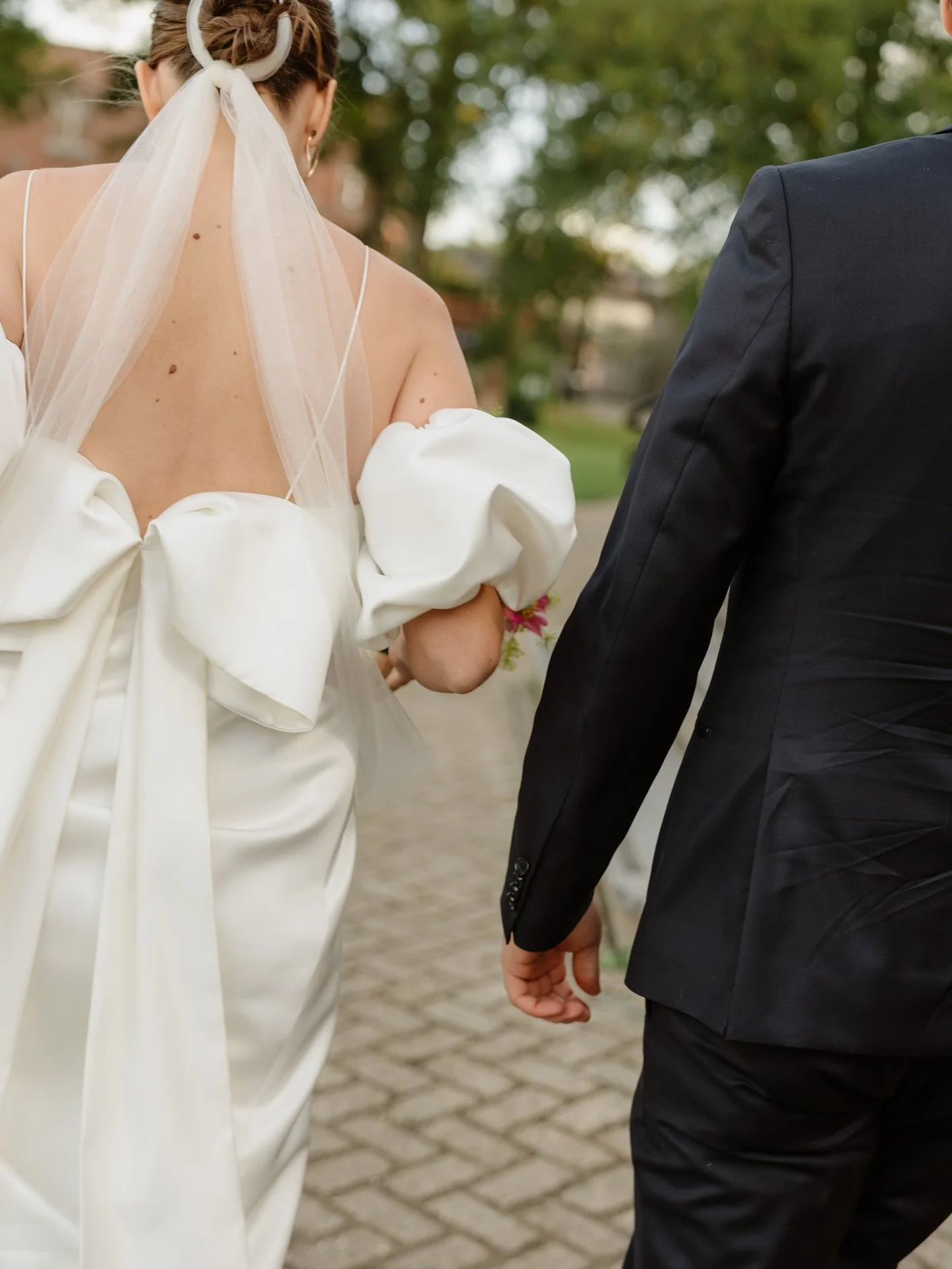 Even een ode aan mijn laatste huwelijk van dit jaar, want ondanks dat het een drukte van jewelste is geweest moet ik minstens 1x per huwelijk tegen een huwelijksgast toegeven dat het echt een droomjob is. En niet enkel door de feestelijke diners die 