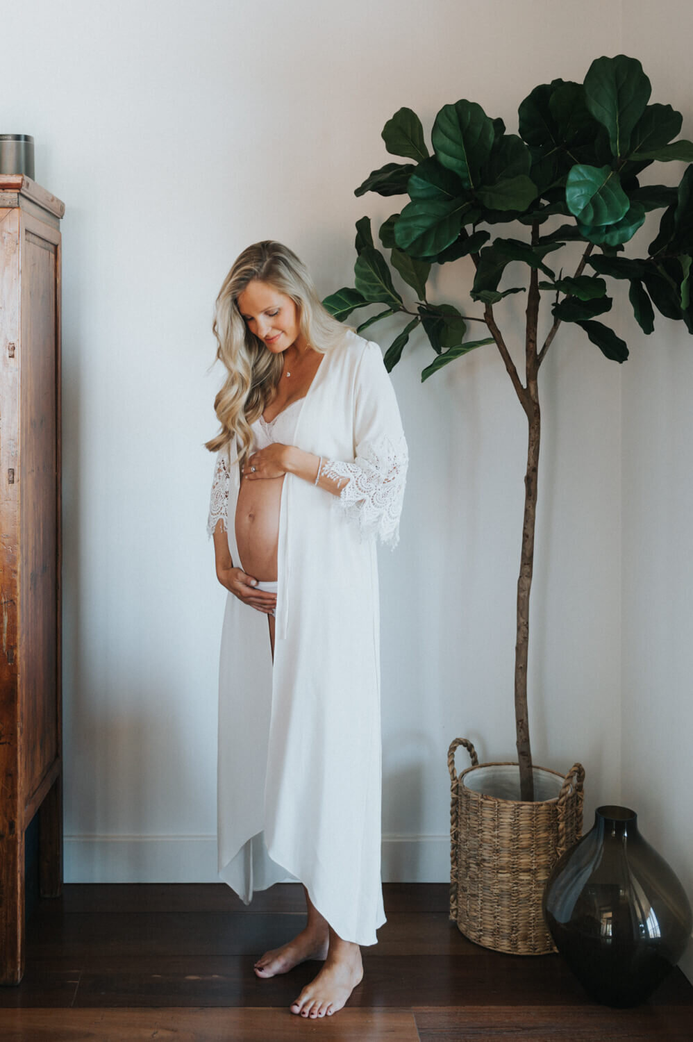 MATERNITY SESSION AT HOME