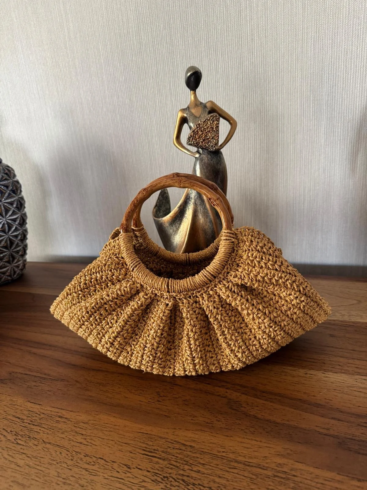 Elegant Handwoven Straw Clutch