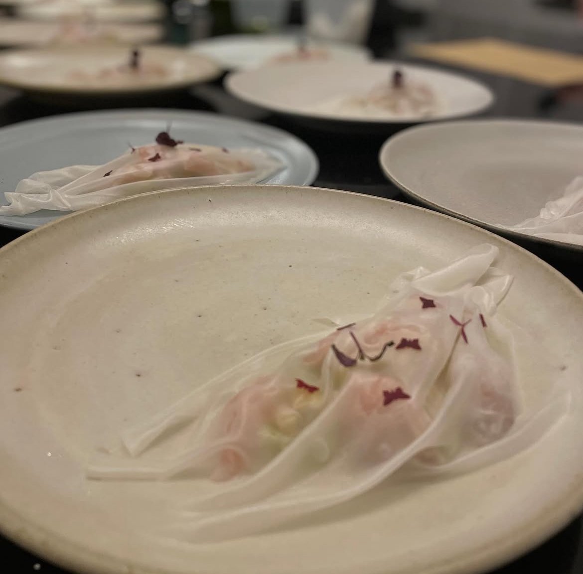 Dîner privé à domicile Paris - Scénographie culinaire et dressage haute couture végétal