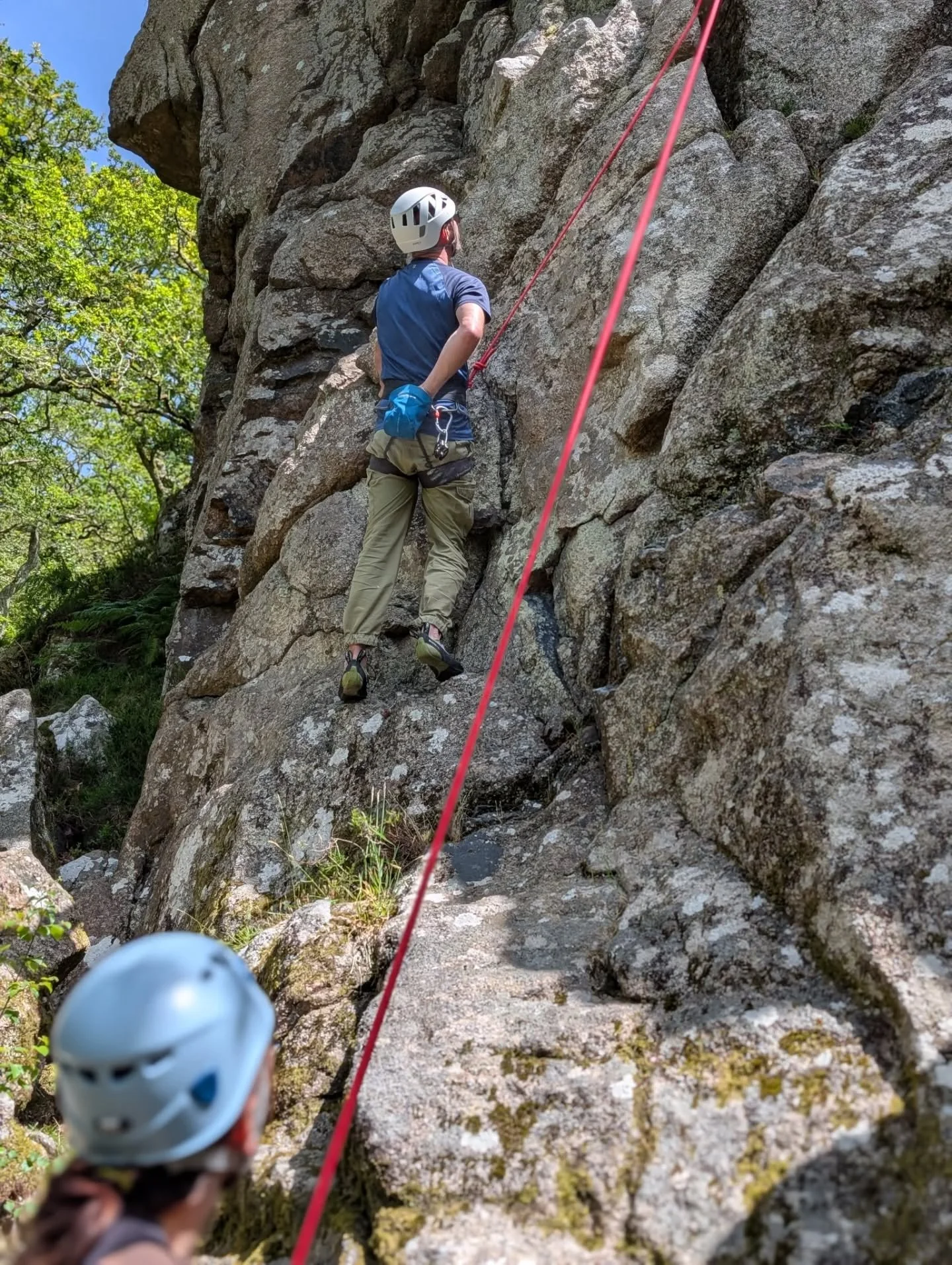 What a brilliant morning out at The Dewerstone! 🧗&zwj;♀️☀️

​I had an absolute blast taking Frankie and her crew out for a private half-day session today. This group brought a fantastic mix of indoor leading and bouldering experience, so the main go