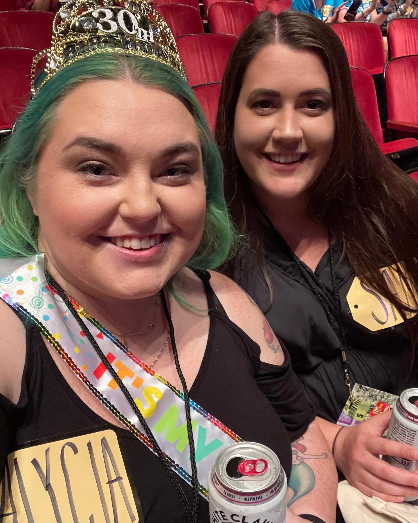 Is there any better way to spend your 30th birthday than @priceisrightlive tickets with @samanthawilli 😍🙌🏼 

Here&rsquo;s to my 30s! 

#priceisrightlive #priceisright #thepriceisright #comeondown