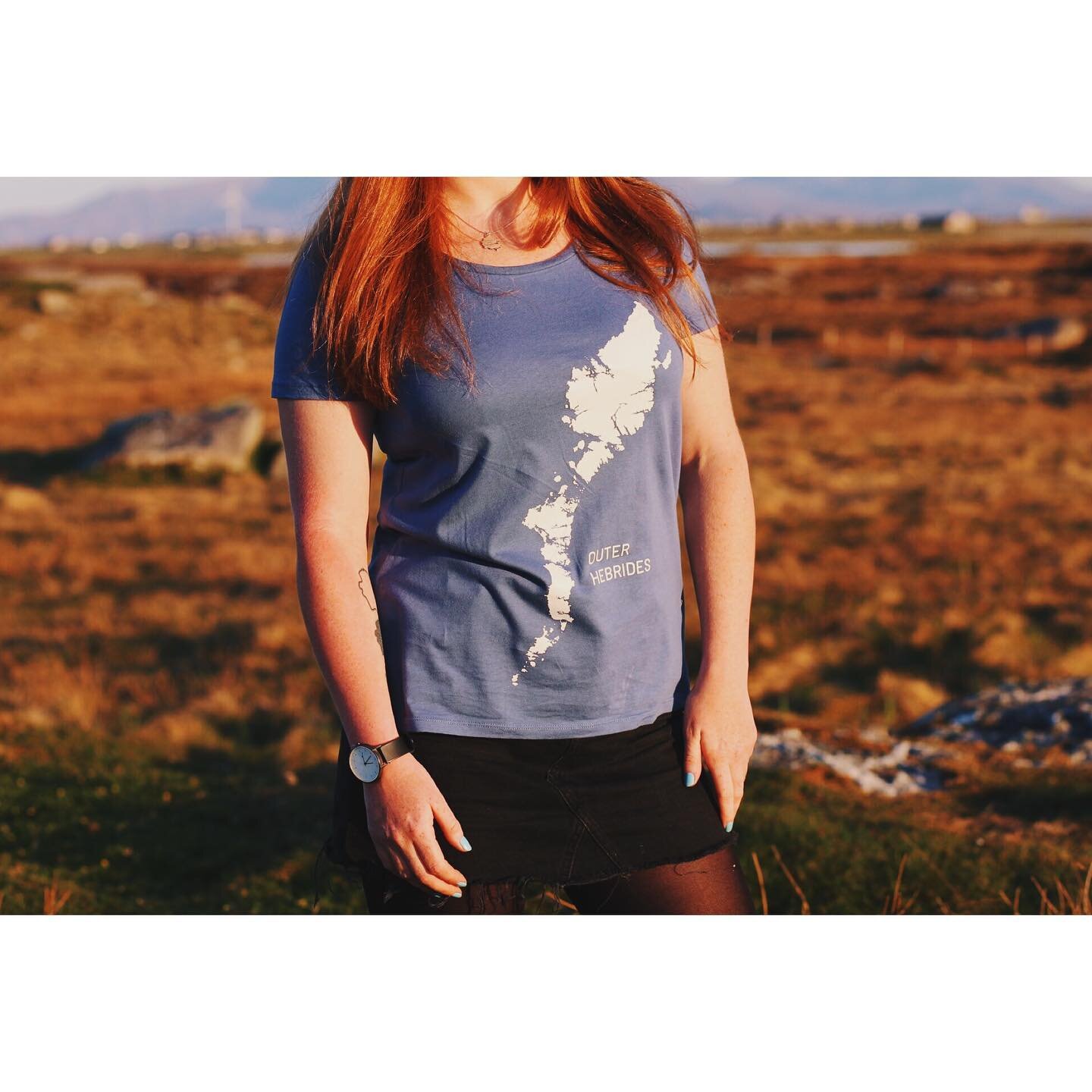 Our open neck faded denim Outer Hebrides tee is popularly paired with the matching kids version! ❤️ Twinning is winning! 😄 Soon we will be adding t-shirt bundles to our website - a nice wee saving for you and a perfect gift. 
.
.
.
#outerhebrides #l