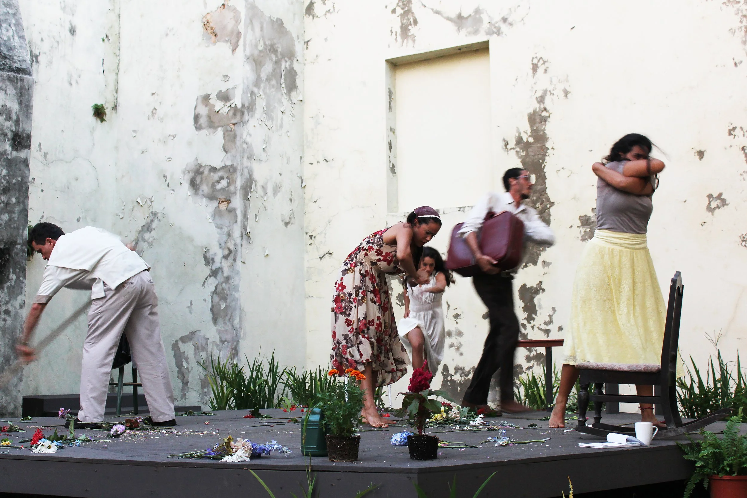 violencia flores Contrafuertes 9.JPG