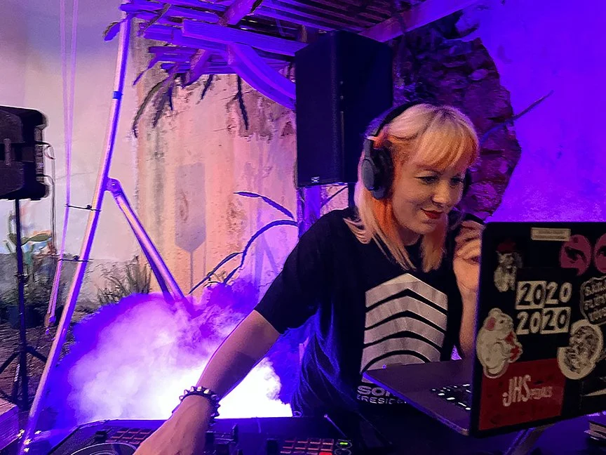 Contrafuertes Zuania women in music 1 .jpg