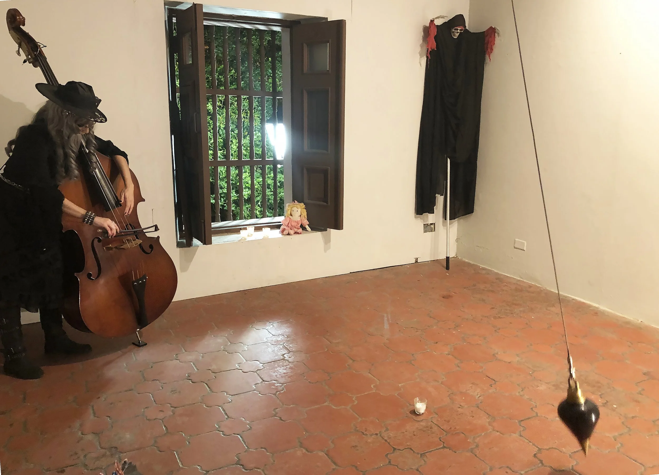 Bruja Contrabajo Contrafuertes 3.jpeg