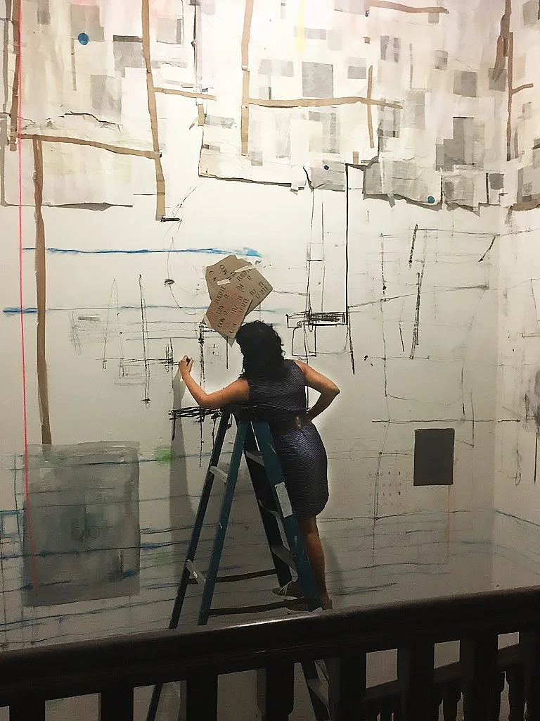 Ivelise trabajando pieza Contrafuertes.jpg