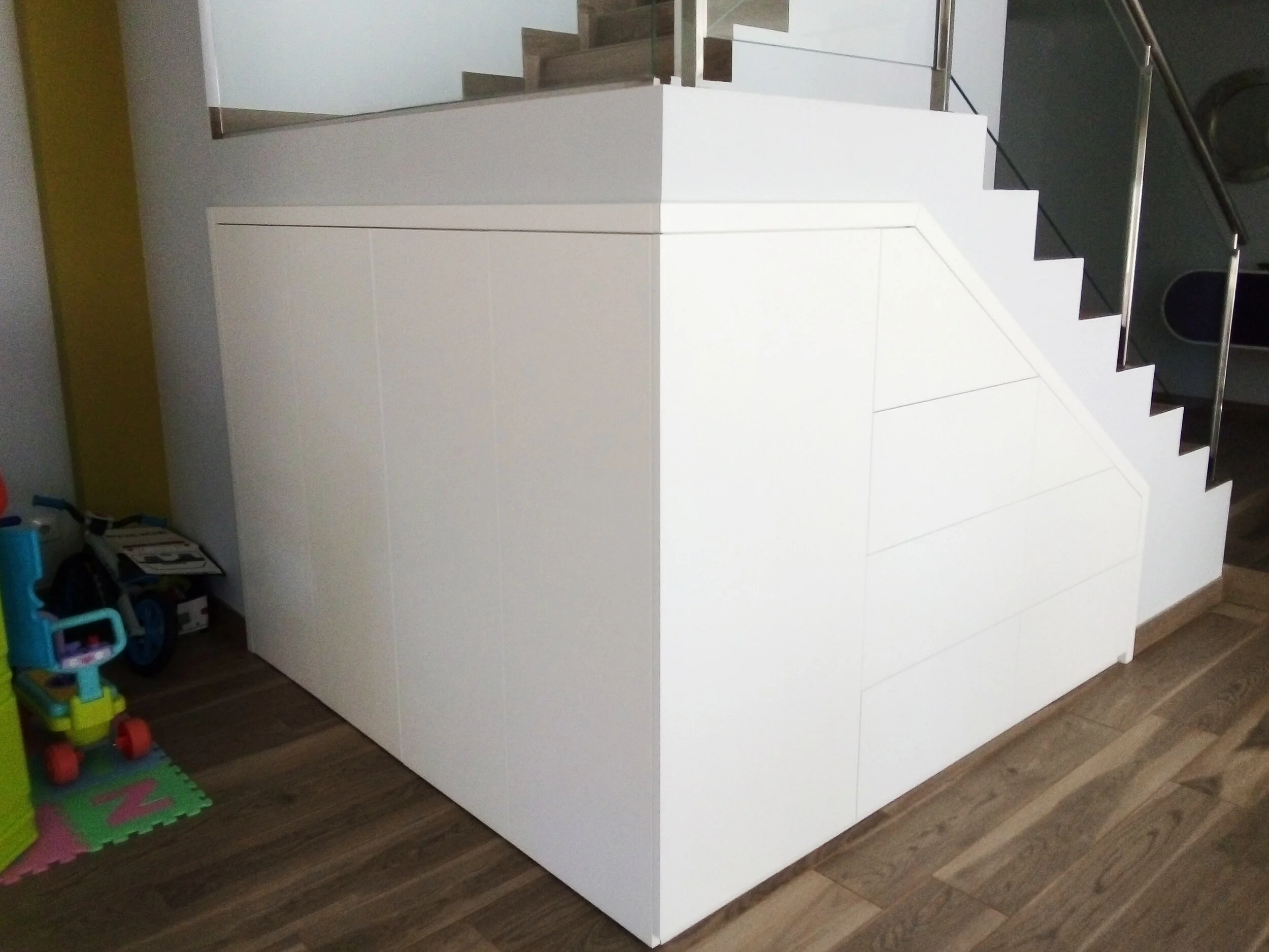 armarioescaleras.jpg