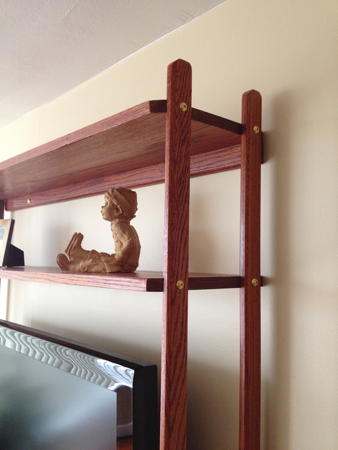 TV shelf detail