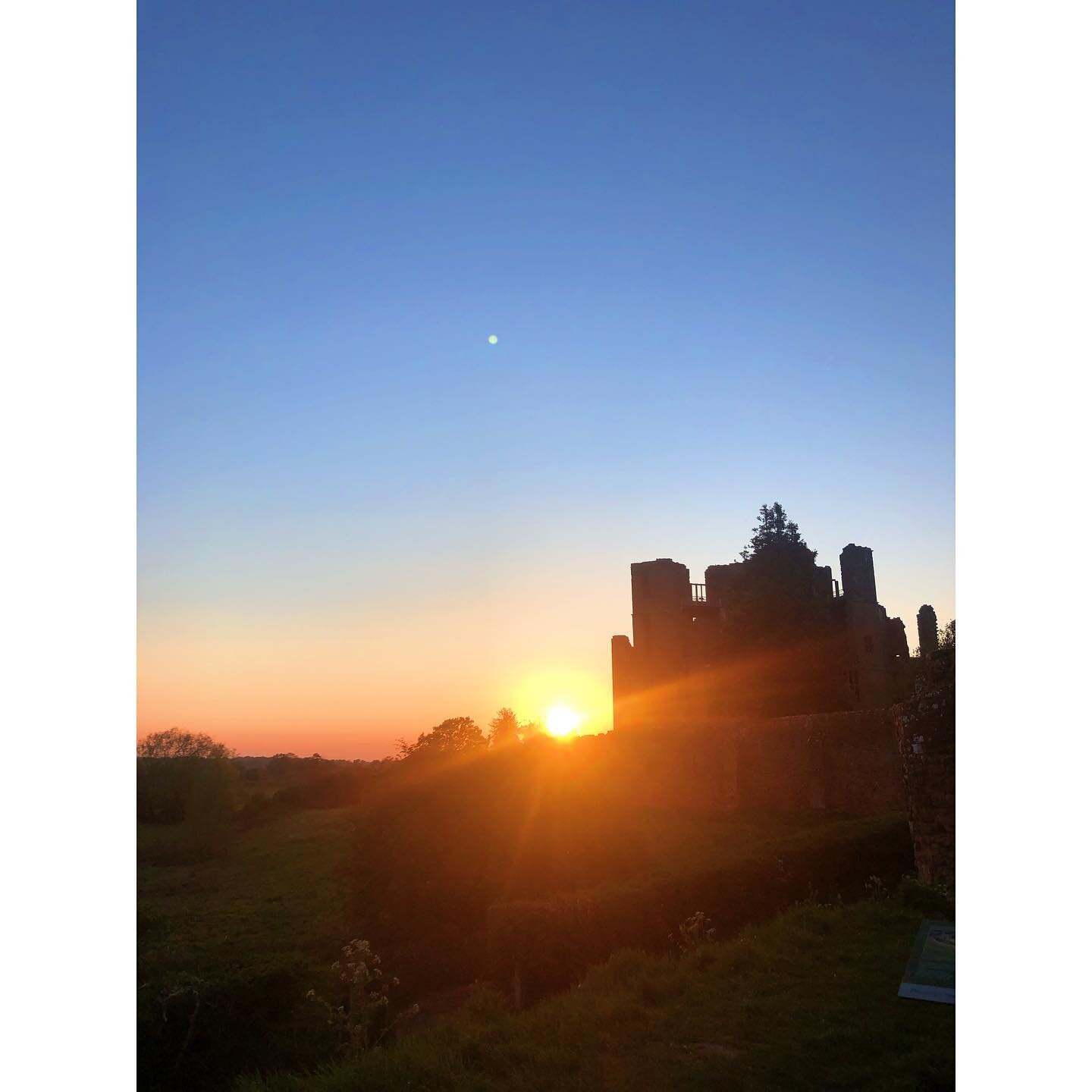🎡 Eats &amp; Beats Festival 🎡
We&rsquo;re so excited to announce that we will be at the Eats &amp; Beats festival at Kenilworth Castle this Friday! Lots of great food stalls, live music and of course the best views in town 🏰
.
We&rsquo;ll be bring